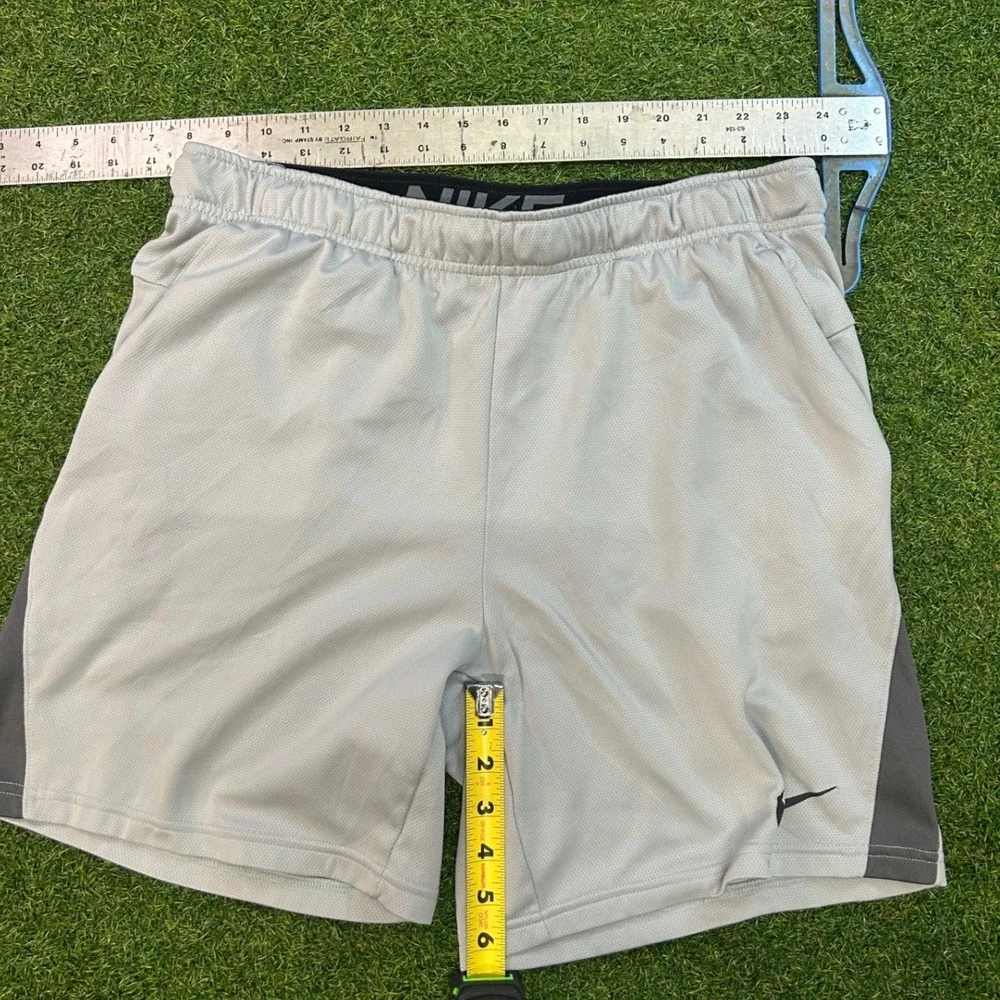 Nike Dri-FIT Mens Grey Mesh Athletic Training Shorts Large Standard Fit